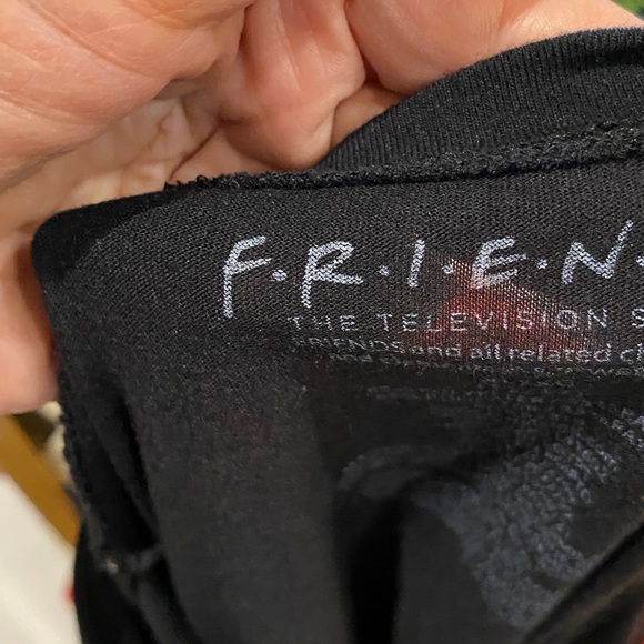 FRENDS CENTRAL PERK T SHIRT SIZE  XL BLACK CITY WOMENS - Picture 4 of 5